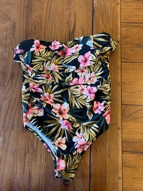 Woman's Black Floral One-Piece Swimsuit with Pink Hibiscus